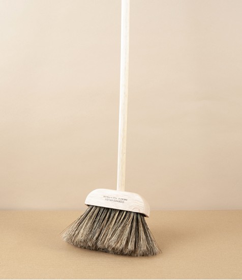 Cobweb Broom, Dark Bristle, English