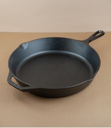 Lodge seasoned cast iron skillet, 12"