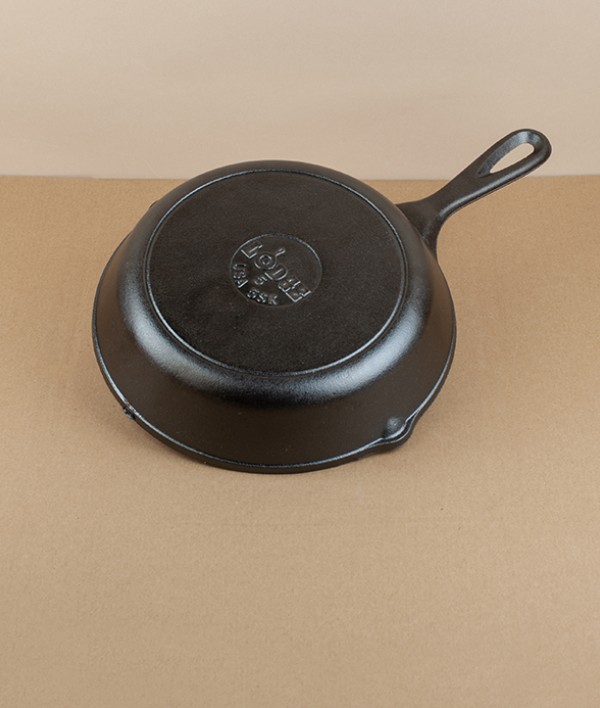 Lodge seasoned cast iron skillet, 8"