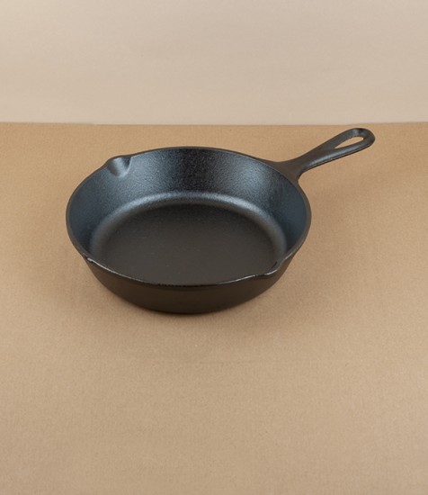 Lodge seasoned cast iron skillet, 8"