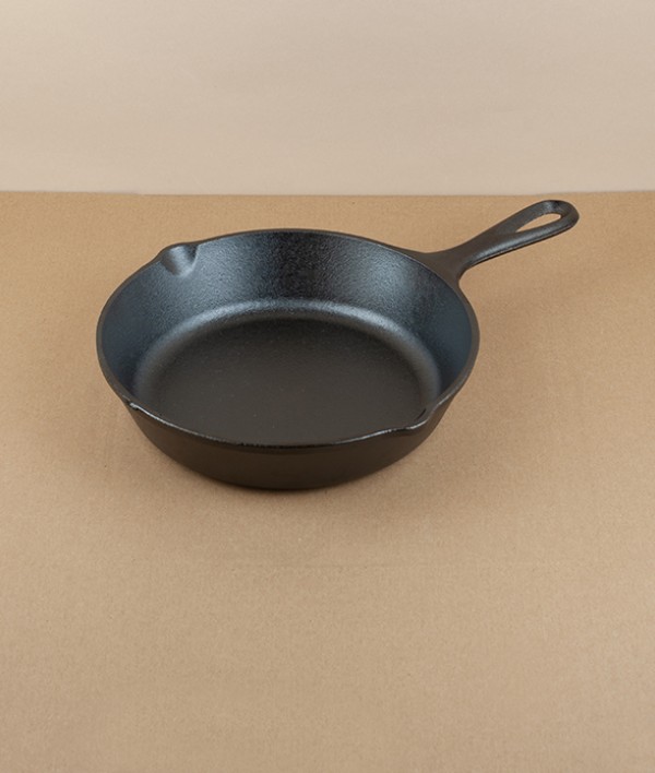 Lodge seasoned cast iron skillet, 8"