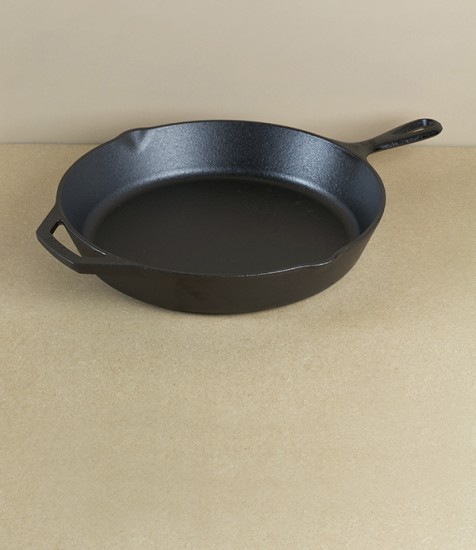 Lodge seasoned cast iron skillet, 10.25"