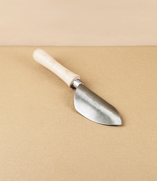 Sneeboer Hand-Forged Stainless Potting Trowel, Right Handed