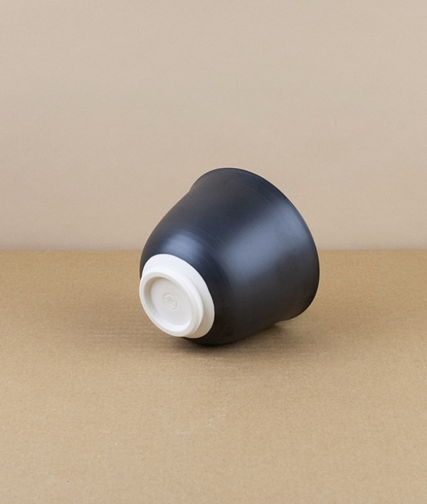 Susumuya Porcelain Kuro-Gosu Tea Bowl