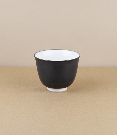 Susumuya Porcelain Kuro-Gosu Tea Bowl