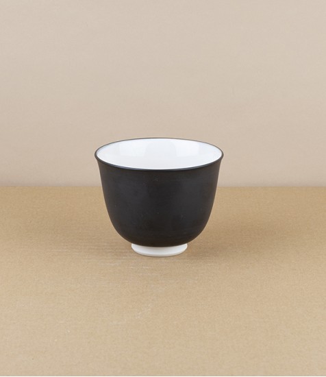 Susumuya Porcelain Kuro-Gosu Tea Bowl