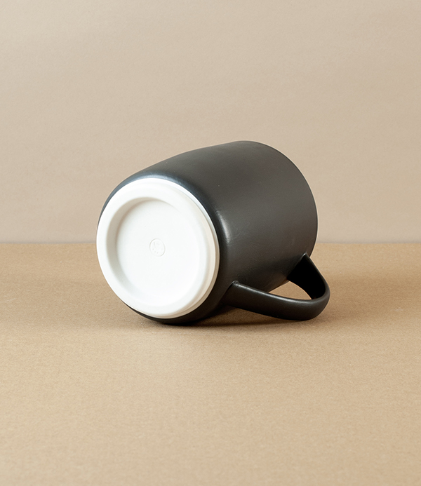 Susumuya Porcelain Kuro-Gosu Mug