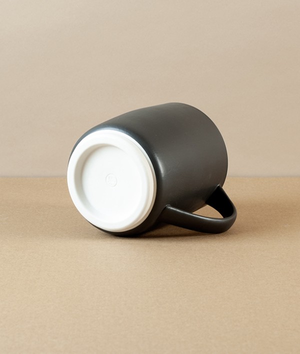 Susumuya Porcelain Kuro-Gosu Mug