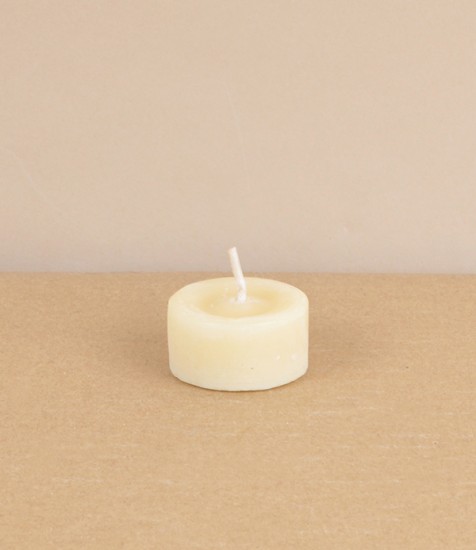 Beeswax tea light candle, 3 hour