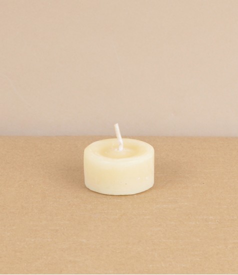 Beeswax tea light candle, 3 hour