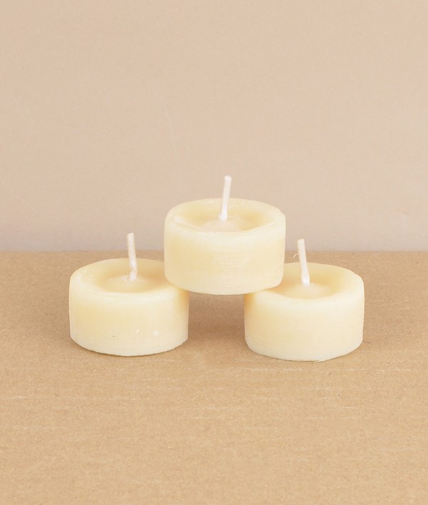 Beeswax tea light candle, 3 hour