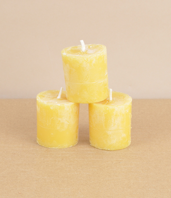 Beeswax tea light candle, 6 hour