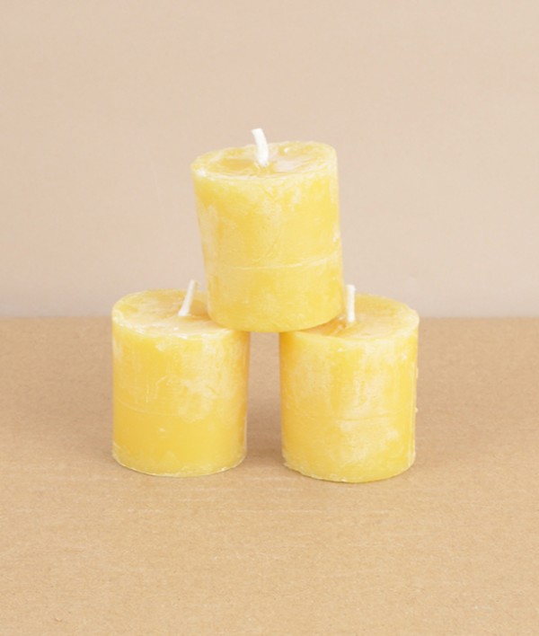 Beeswax tea light candle, 6 hour