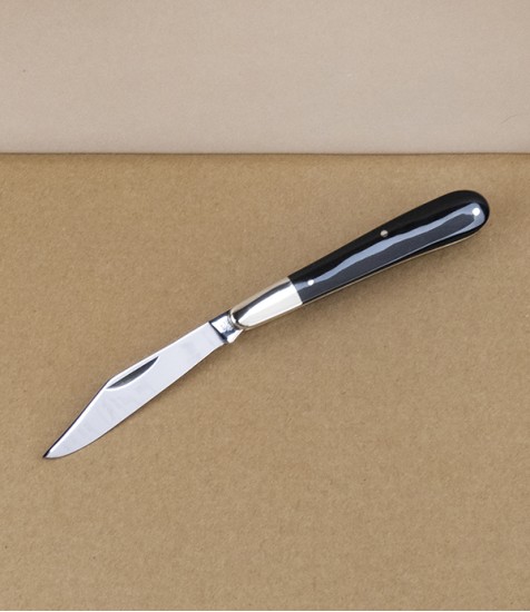 Gentleman's Knife with Buffalo Horn Scales