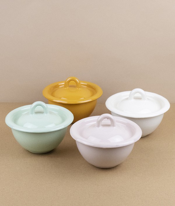 Ukrainian lidded enamel bowl, 10cm, cream