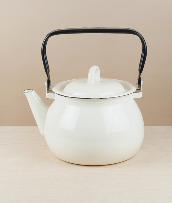Ukrainian Enamel Kettle, 2.5 litres, Cream