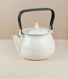 Ukrainian Enamel Kettle, 2.5 litres, Cream