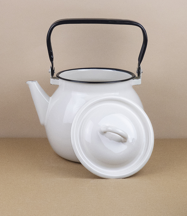 Ukrainian enamel kettle, 3.5 litres, cream