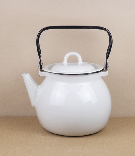 Ukrainian enamel kettle, 3.5 litres, cream