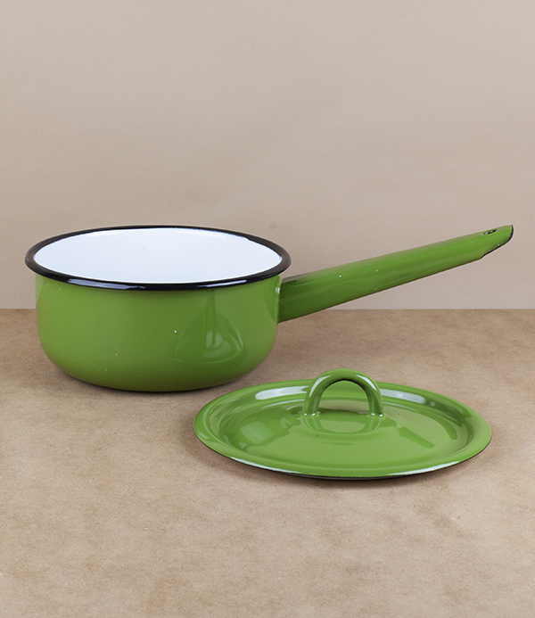 Ukrainian enamel lidded saucepan – grass green
