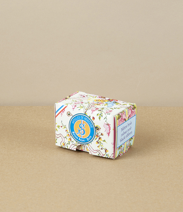 Jacquard Tape Measure with Hornbeam Case, Ecru