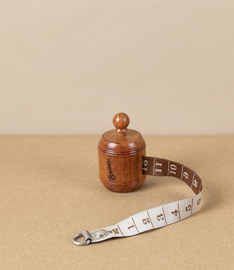 Jacquard Tape Measure with Hornbeam Case, Ecru