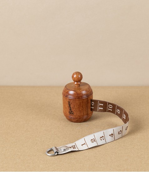 Jacquard Tape Measure with Hornbeam Case, Ecru