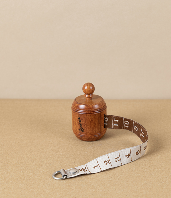 Jacquard Tape Measure with Hornbeam Case, Ecru