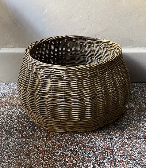 Worcestershire willow curvy Bredan / log basket