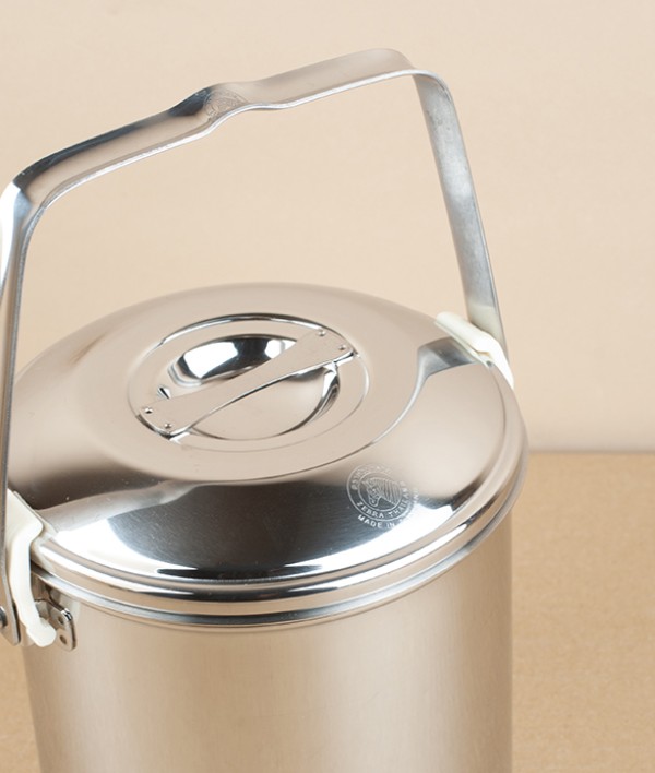 Billy Can lunch pot with locking handle