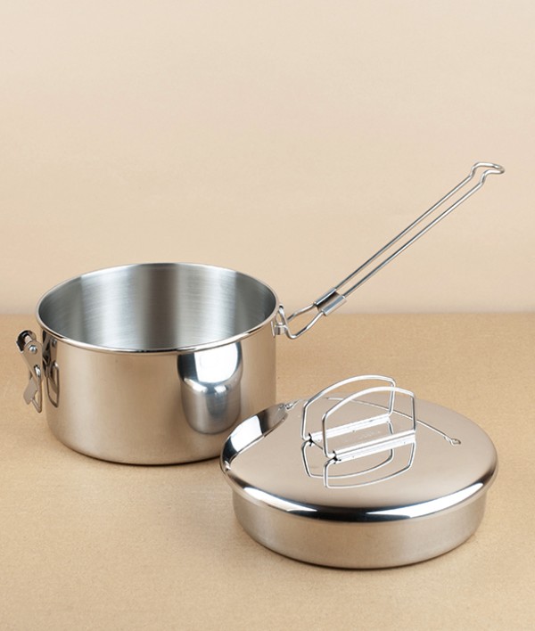 Lunch pot with internal tray and carry handle