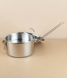Lunch pot with internal tray and carry handle