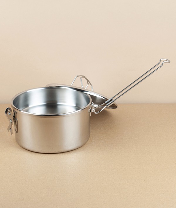 Lunch pot with internal tray and carry handle