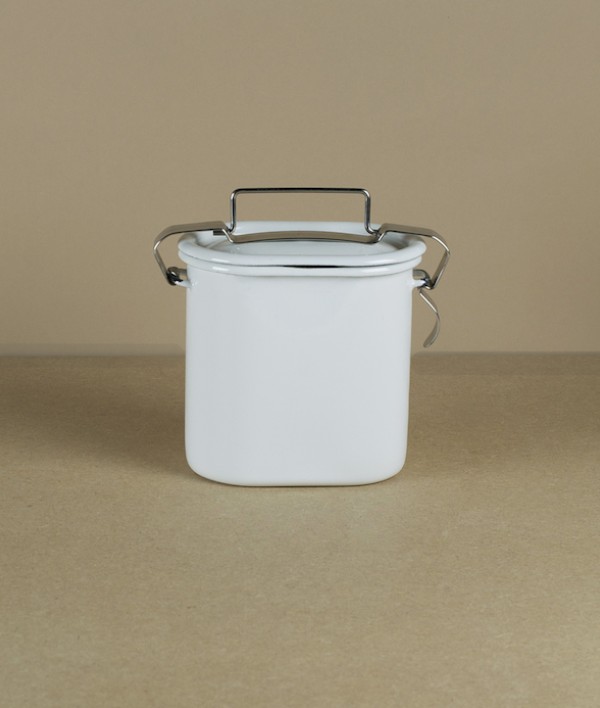 Oval enamel lunch pail