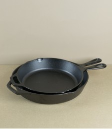 Lodge seasoned cast iron skillet, 6.5"