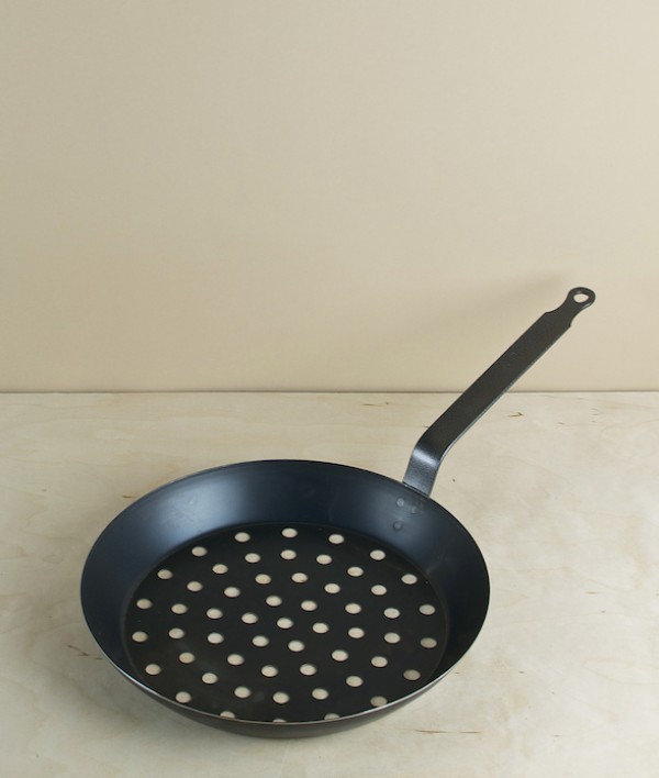 Chestnut pan for flames and open fires