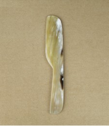 Hand made horn pate spreader