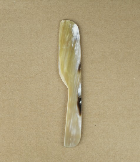 Hand made horn pate spreader