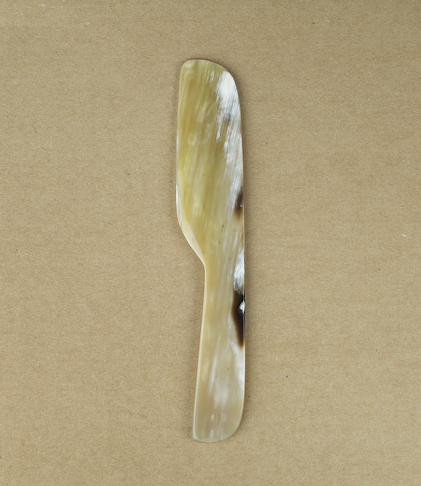 Hand made horn pate spreader