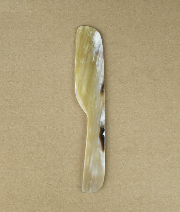 Hand made horn pate spreader