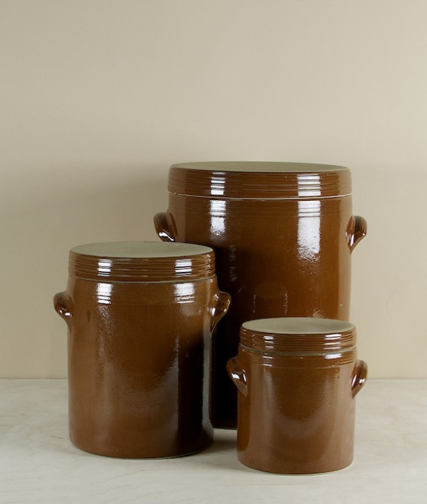 Stoneware storage vessels