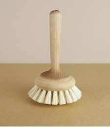 Swedish birch & tampico bathtub brush
