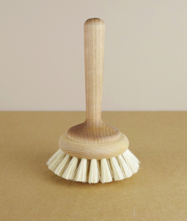 Swedish birch & tampico bathtub brush