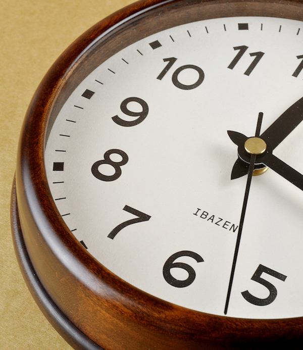 Ibazen Urishi lacquered Sakura clock