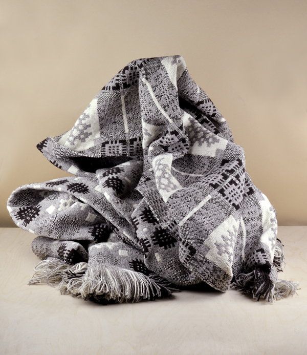 Single sized natural tapestry blanket