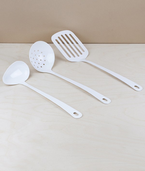 Japanese enamel draining ladle