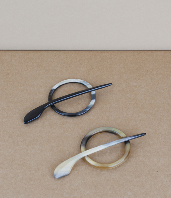 English hand-made natural horn scarf clip