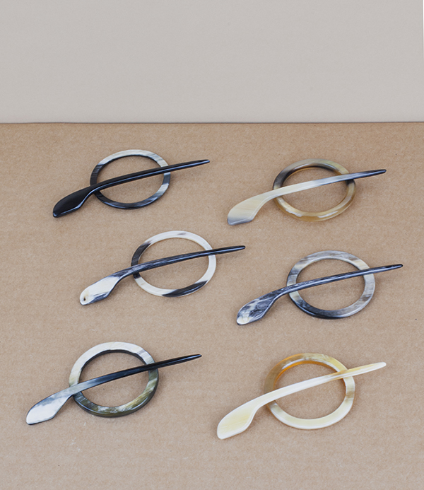 English hand-made natural horn scarf clip