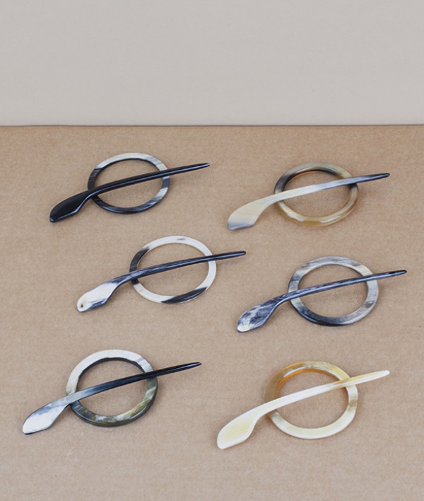 English hand-made natural horn scarf clip