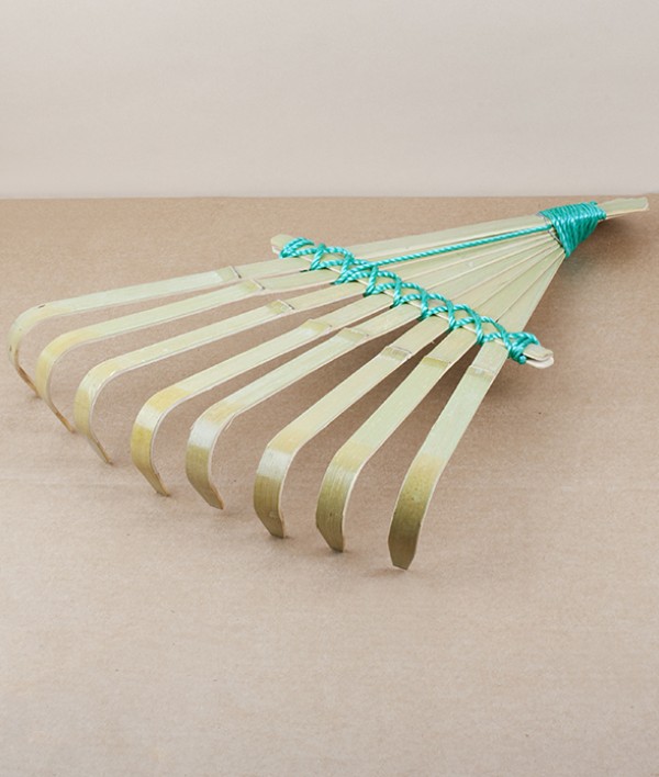 Japanese split bamboo hand rake